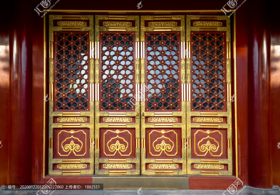 中国风故宫建筑金漆木折门