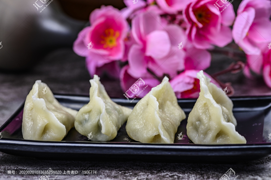 中国农历新年里的饺子