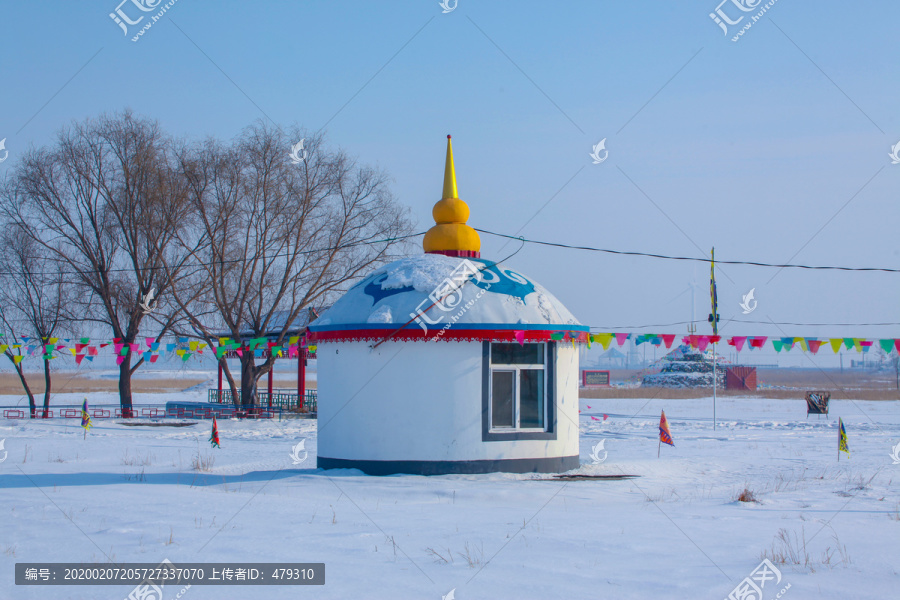 冬季雪地里的蒙古包