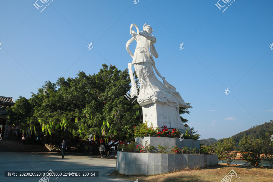 万绿湖入口雕像