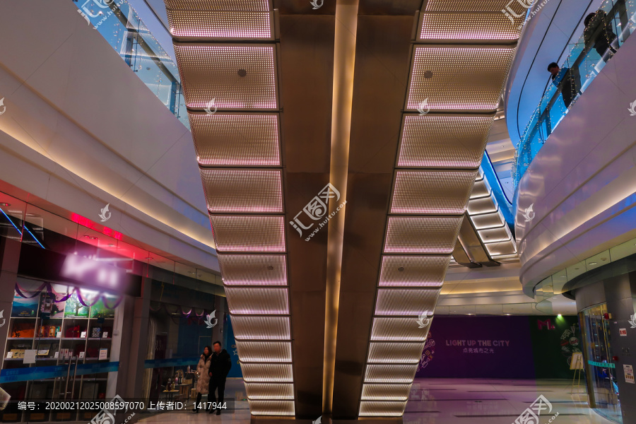 大型商场自动扶梯背面灯光