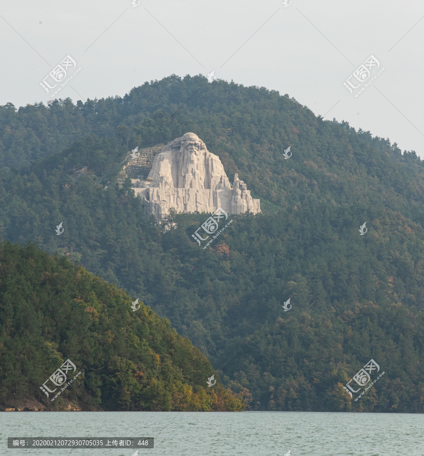 武当山太极湖老子坐像