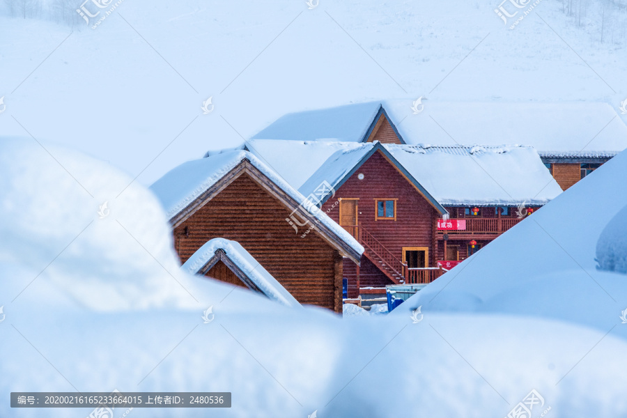 新疆雪景木屋