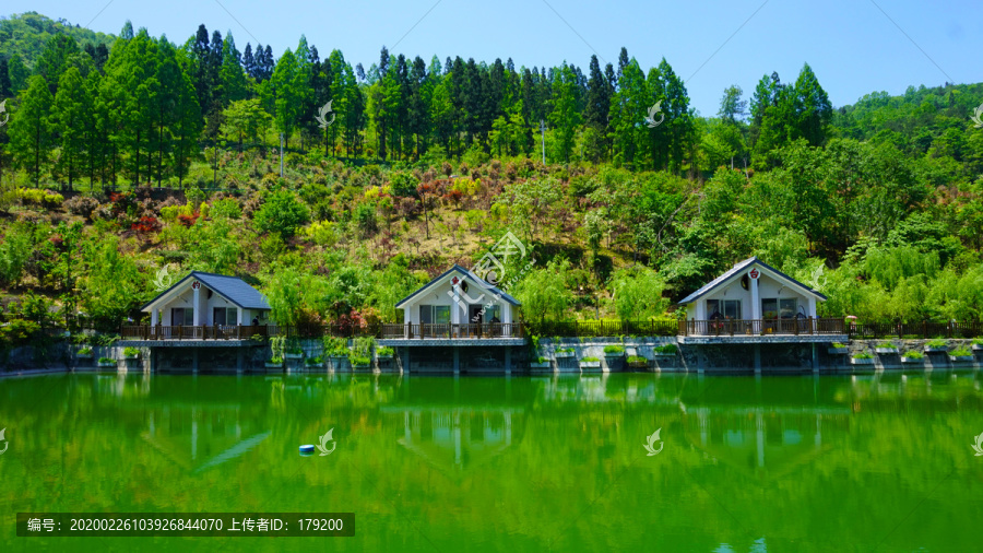 龙王垭山庄绿波