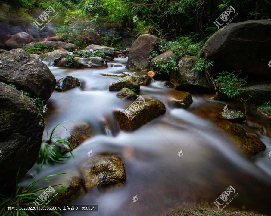 小溪流水