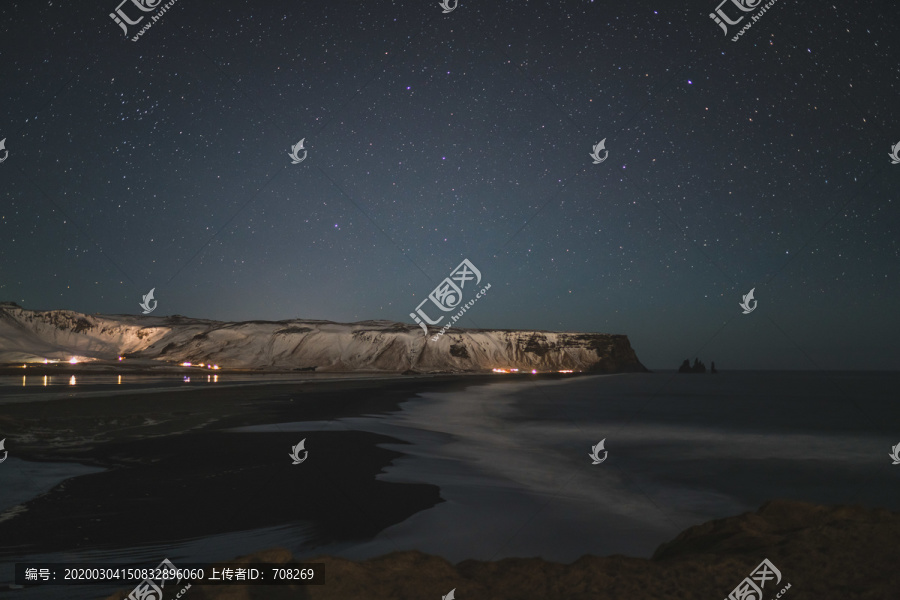 冰岛黑沙滩夜晚自然风景和星空