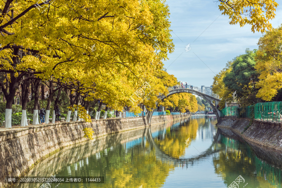 冬季昆明大观河沿岸城市风光