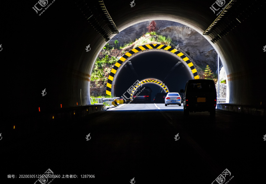 隧道口