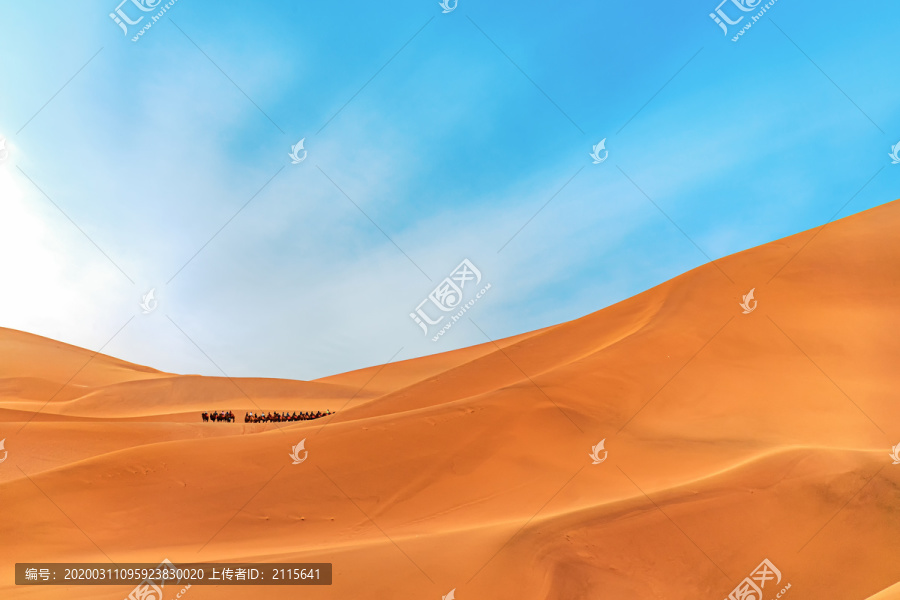 敦煌鸣沙山沙漠沙山骆驼队