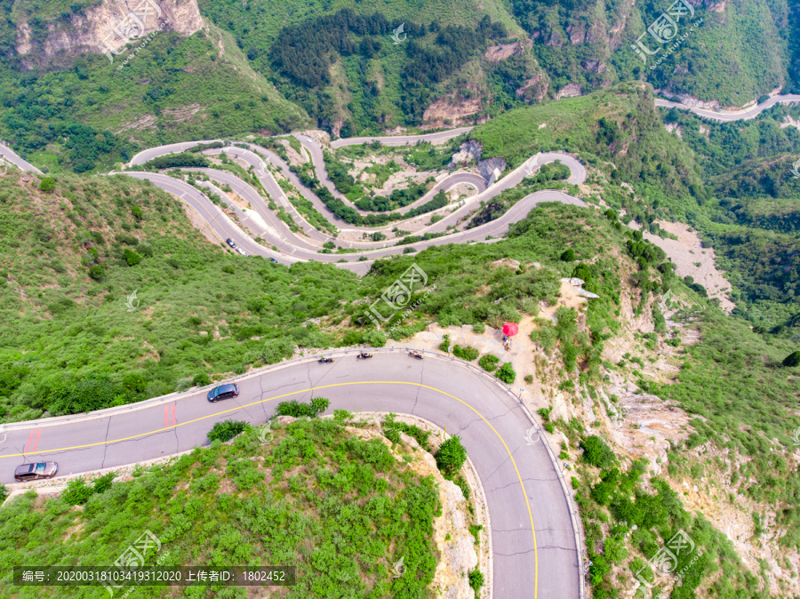 航拍山区公路