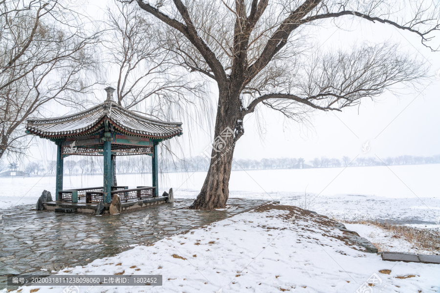 冬季雪后颐和园西堤