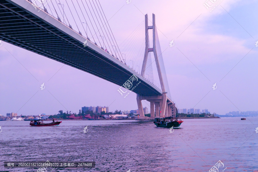 洋浦大桥渔船出海