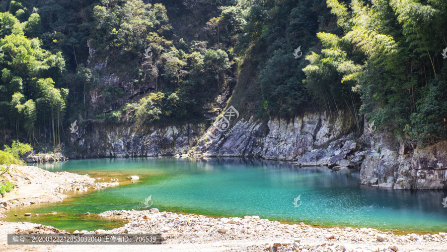 山澗溪水
