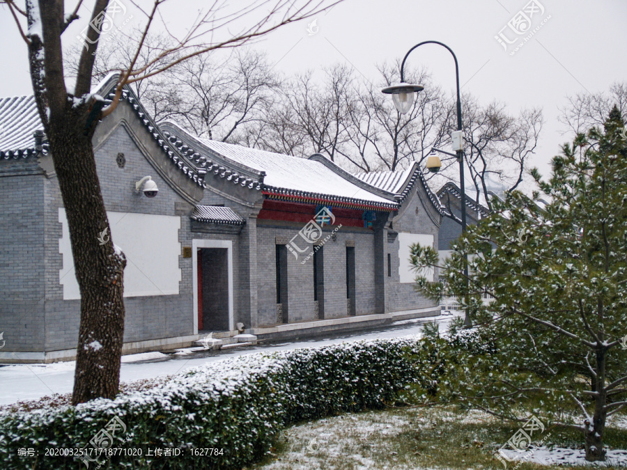 雪中的老北京四合院