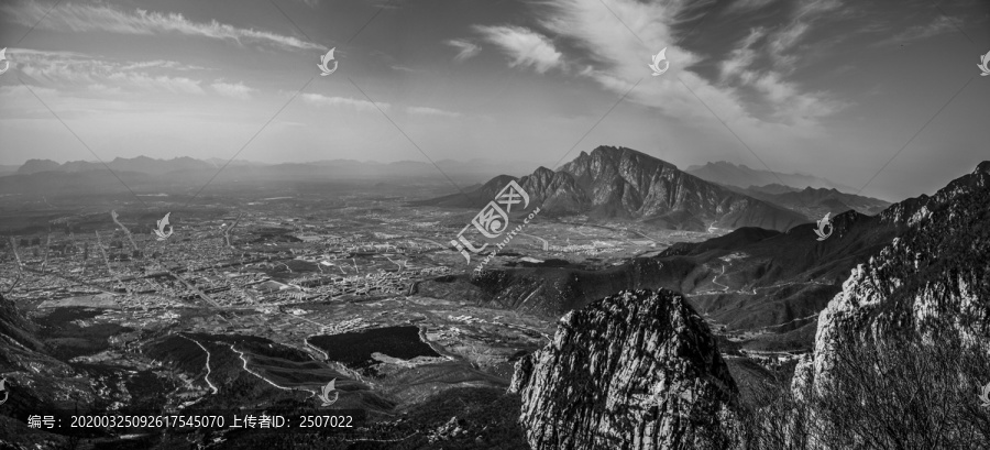 河南登封嵩山风景区单色图片