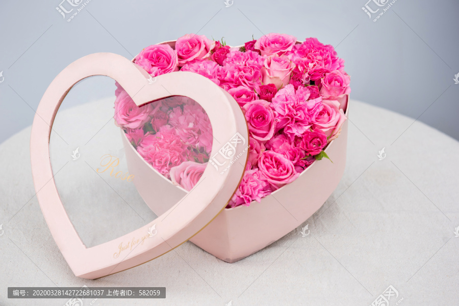 粉色玫瑰康乃馨