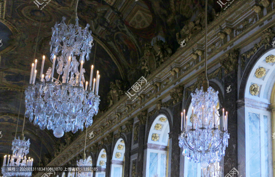 凡尔赛宫的水晶吊灯