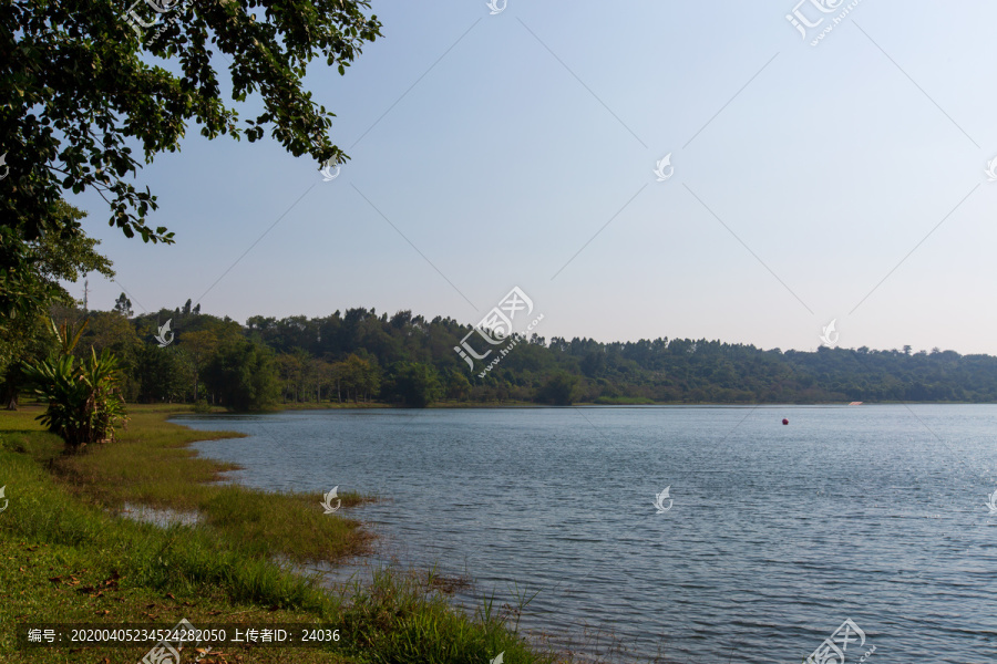 广东湛江湖光岩风景区镜湖风光