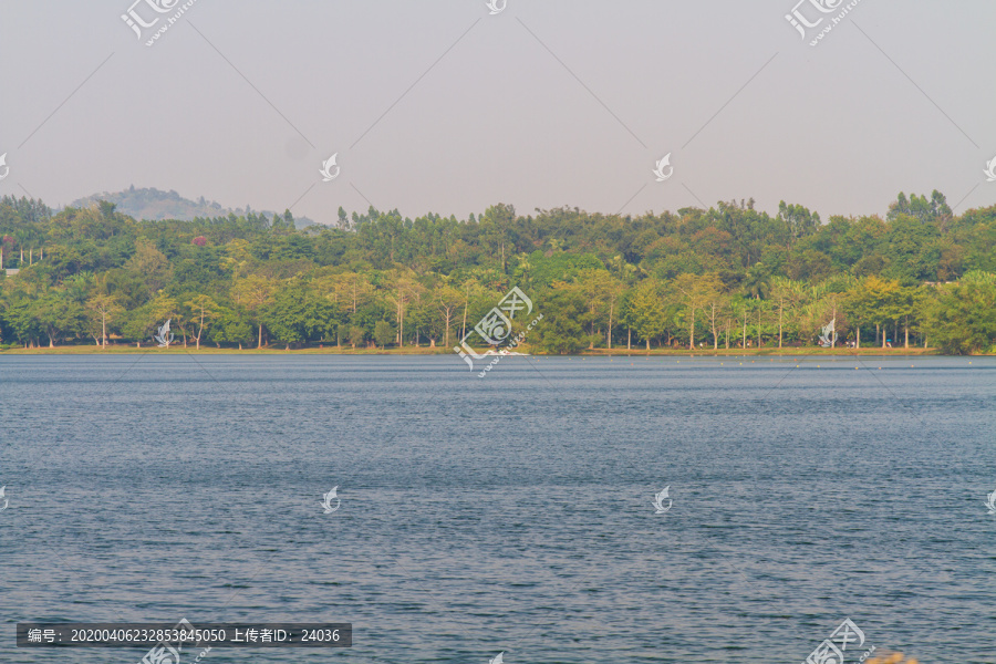 广东湛江湖光岩风景区镜湖风光