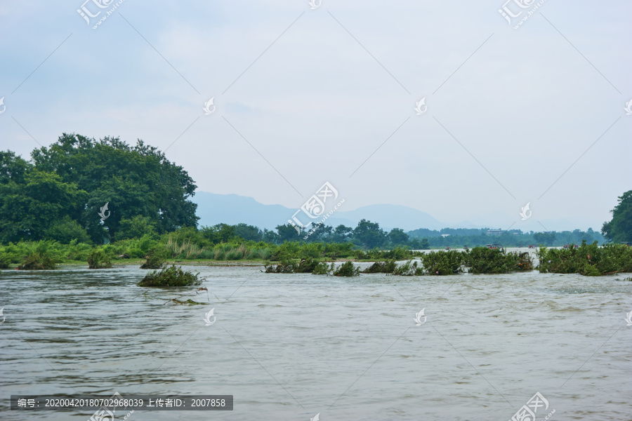 江河两岸