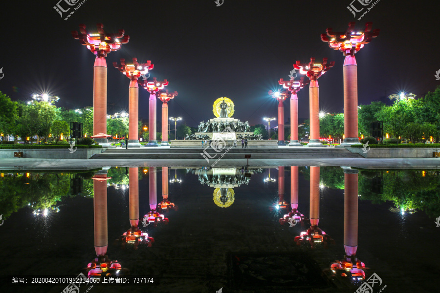 陕西西安大唐不夜城开元广场夜景