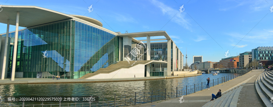 德国柏林联邦议会大厦和施普雷河