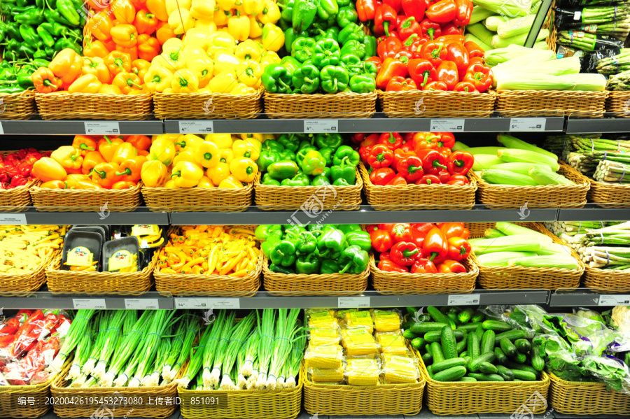 芬兰赫尔辛基百货公司的彩色蔬菜