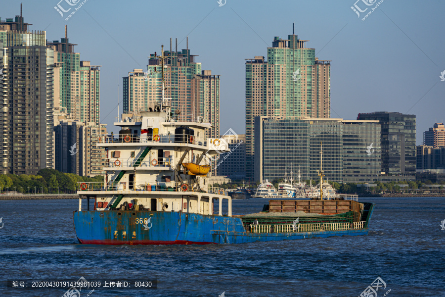 黄浦江运输船