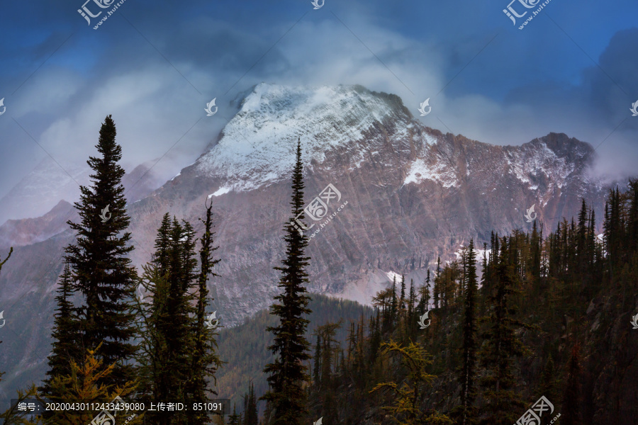 加拿大落基山脉风景如画的山景