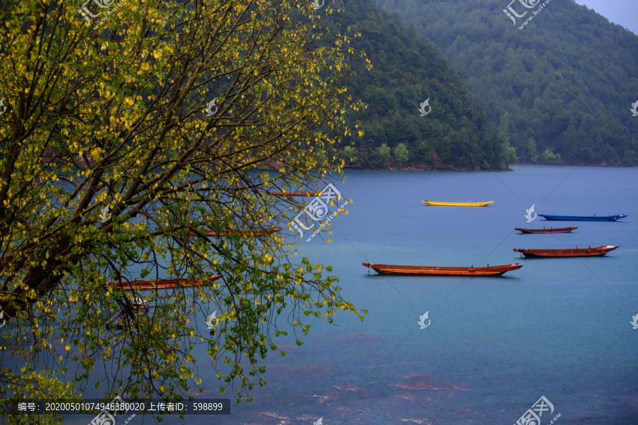 泸沽湖女神湾晨光