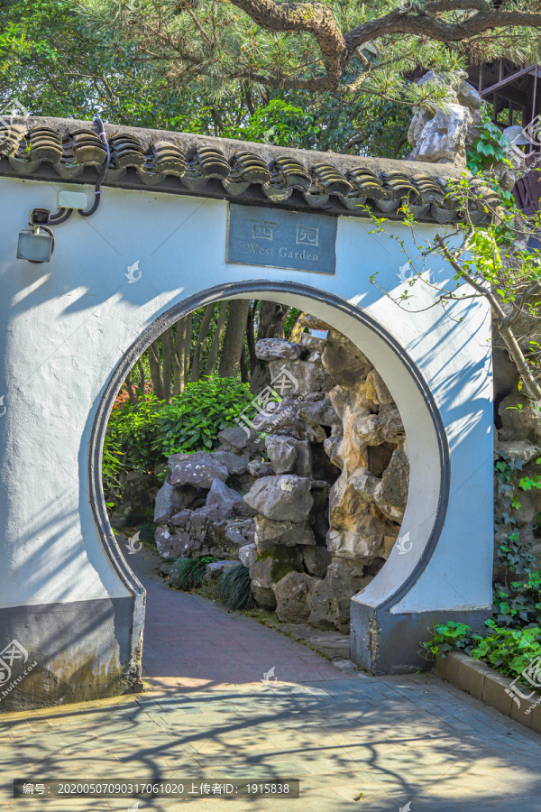 中式园林建筑圆门