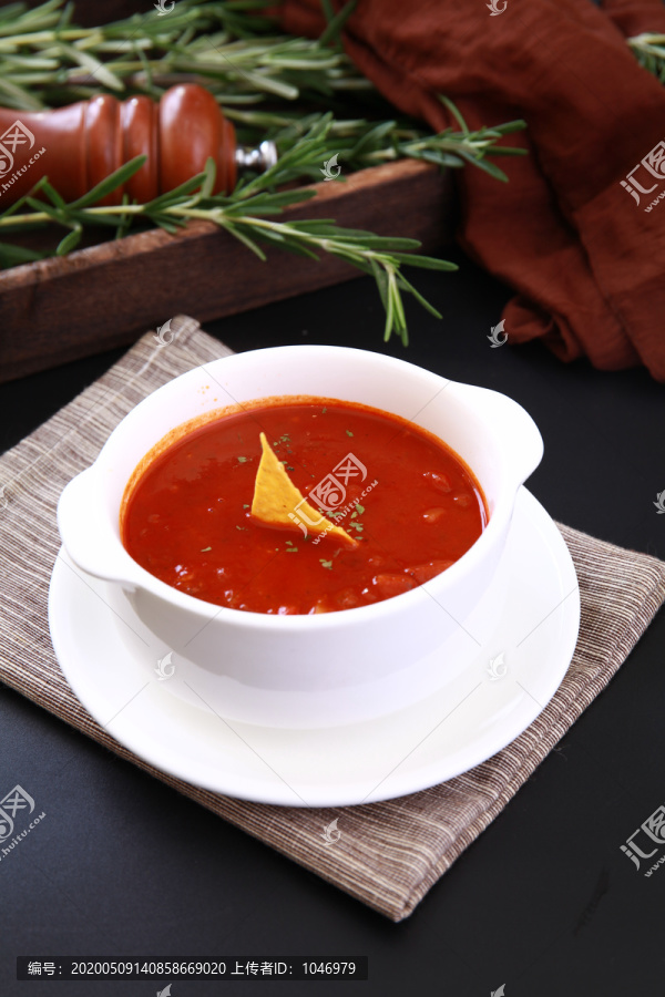 红绘牛肉浓汤