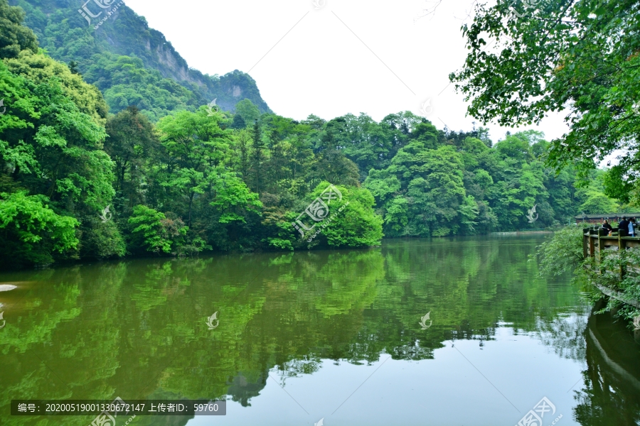 青城山月城湖