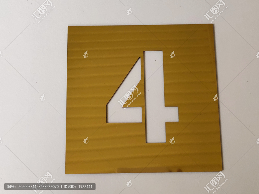 金色双色板镂空雕刻数字4