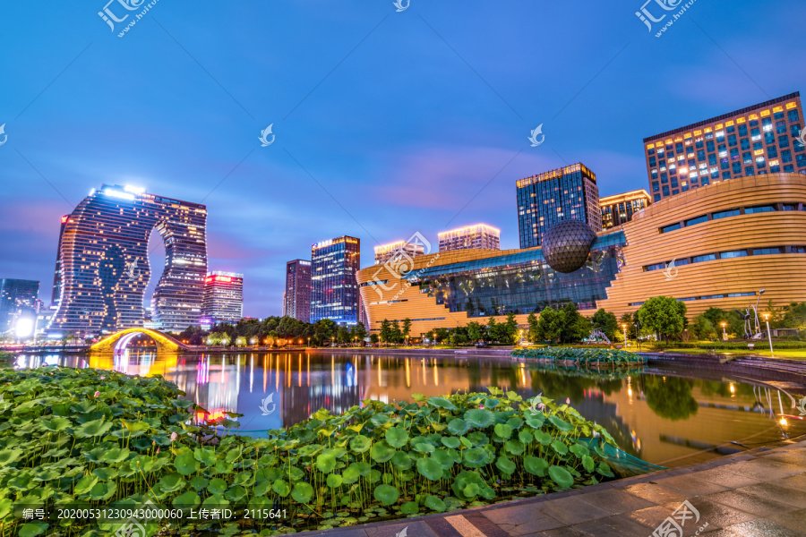 杭州低碳科技馆和杭州印夏天夜景