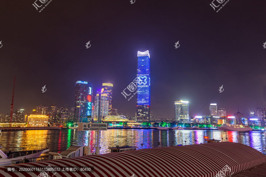 白玉兰大厦夜景