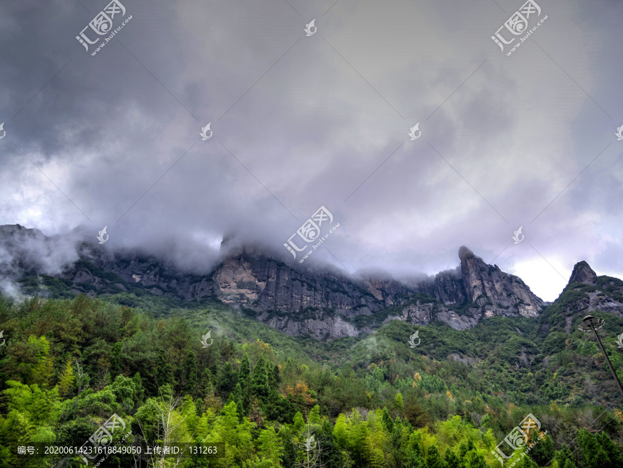 浙江台州神仙居风景区群山云雾