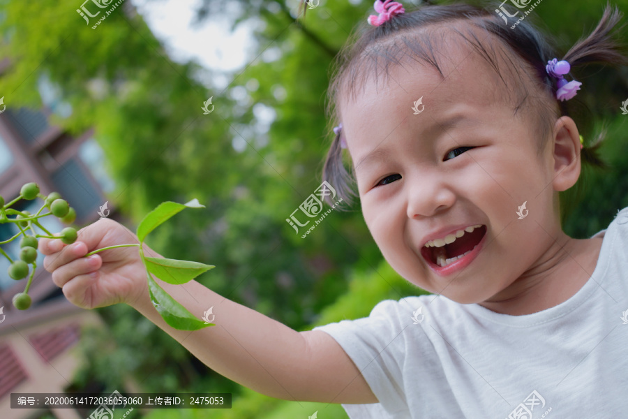 开心的小孩