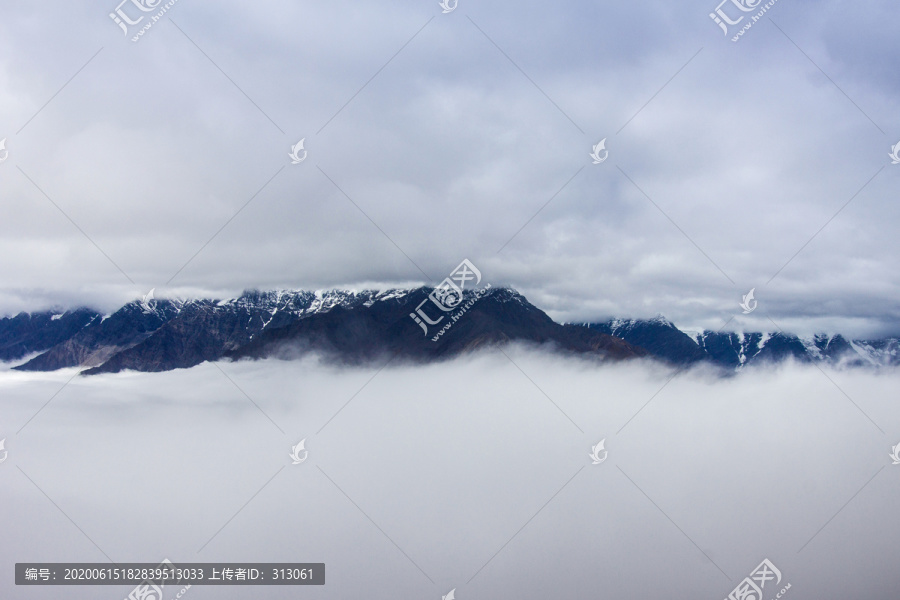 贡嘎雪山