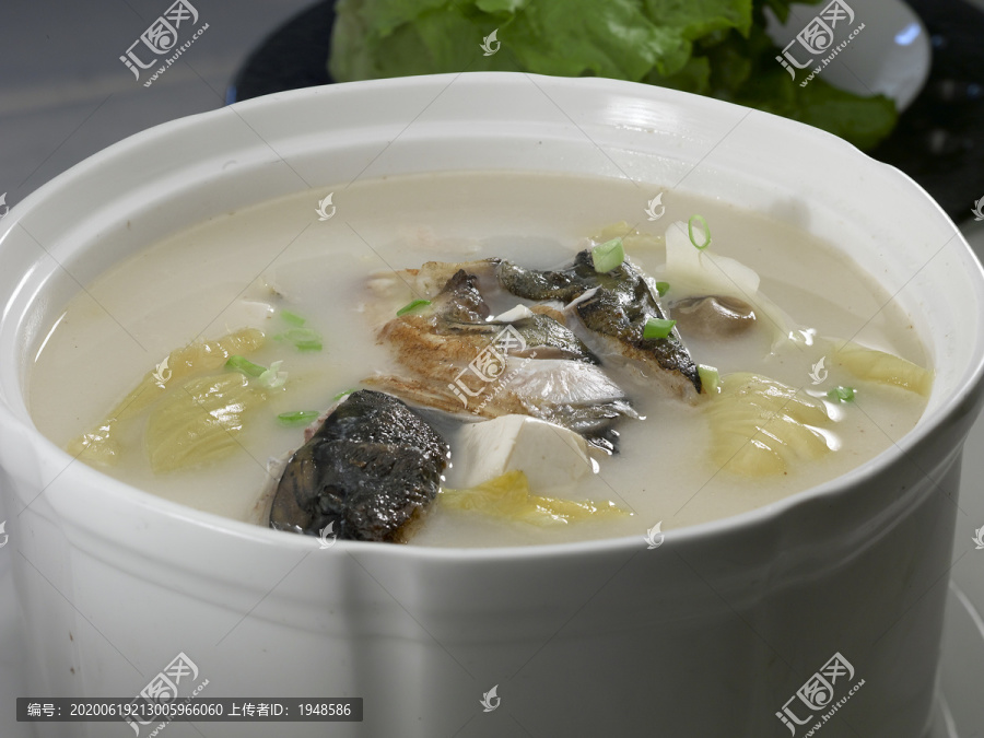 咸菜鱼头豆腐汤