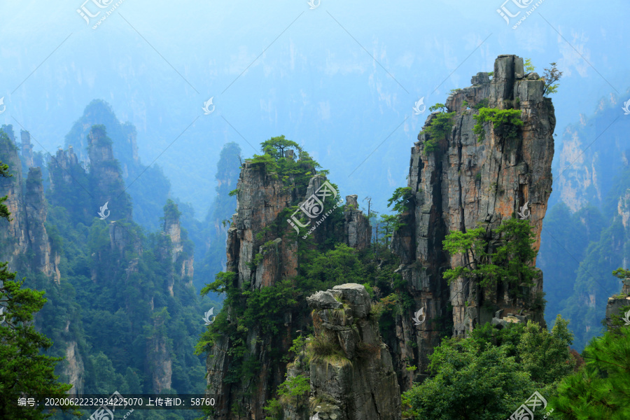 张家界景区石英砂岩峰林景观