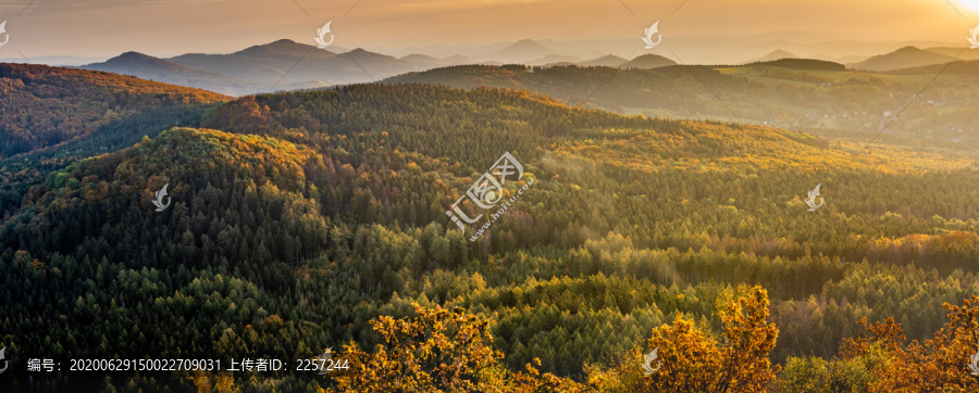 崇山峻岭