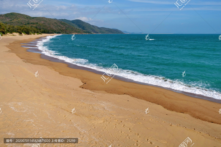 海湾沙滩海浪