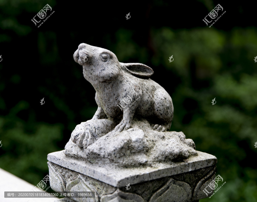 生肖兔雕像