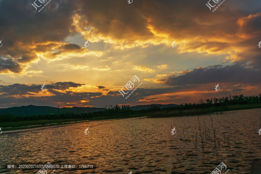 中国山西太原晋阳湖公园夕照