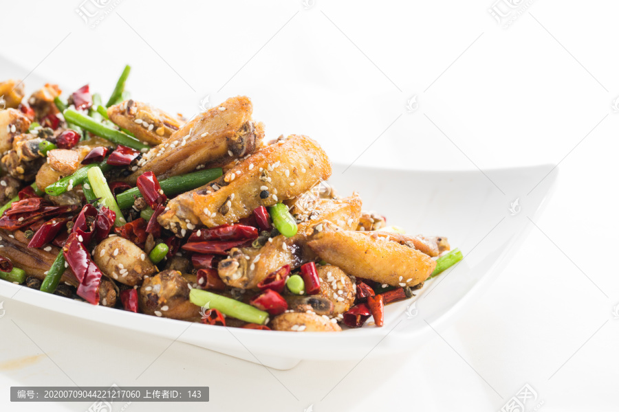 美食中国菜辣椒炸鸡翅