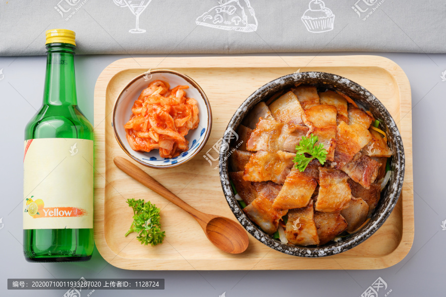 韩式五花肉石锅饭