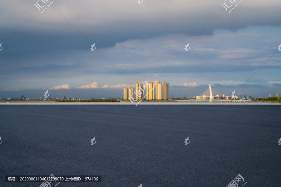 中国苏州城市建筑和柏油马路