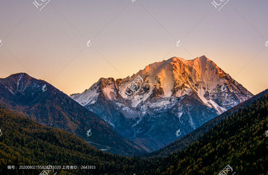 日照金山