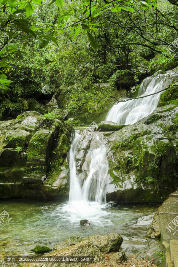 青城山后山溪流瀑布